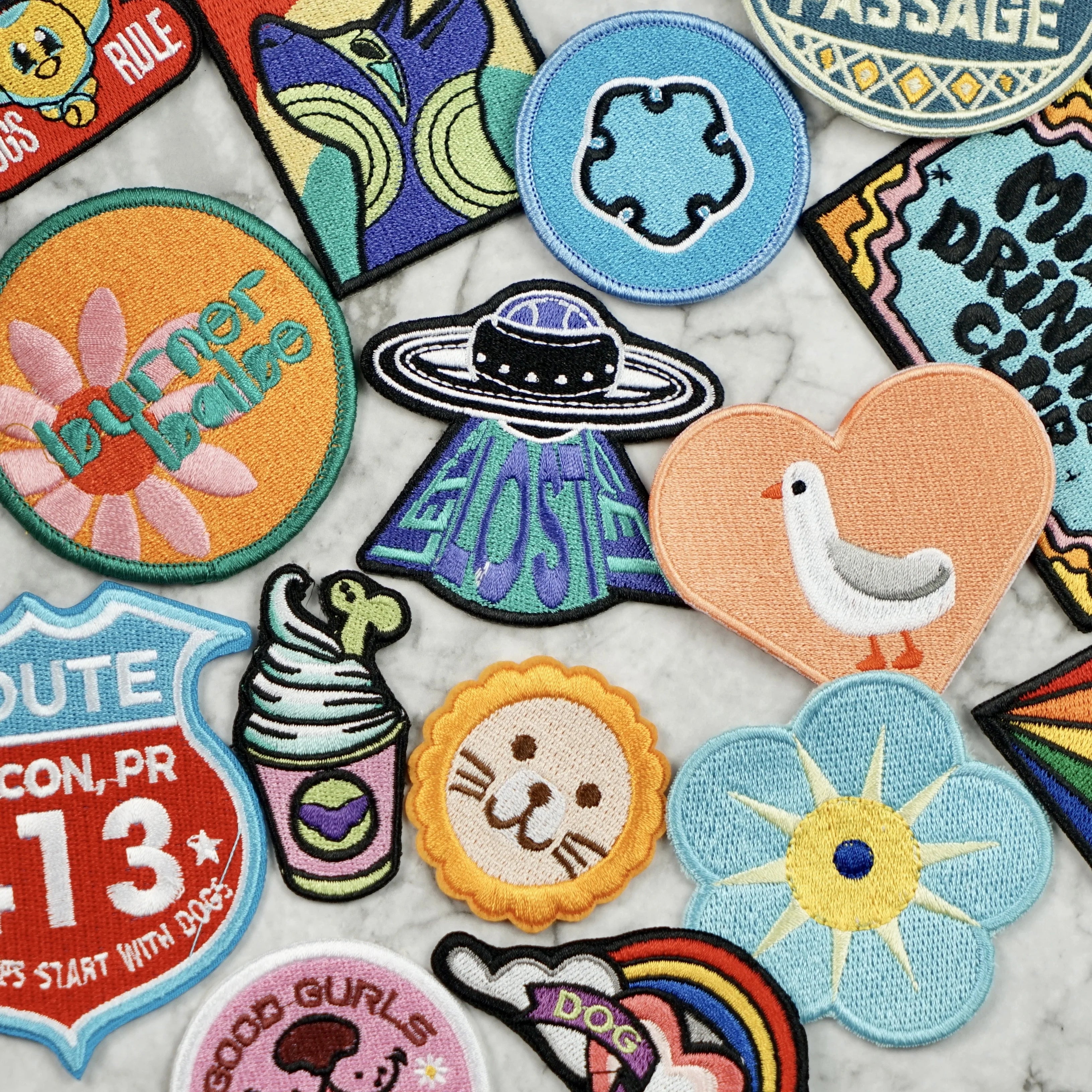 2023 Hot Sell Custom Iron on Woven Label Patch Wholesale Brand Logo Badge Woven Patches for Clothing