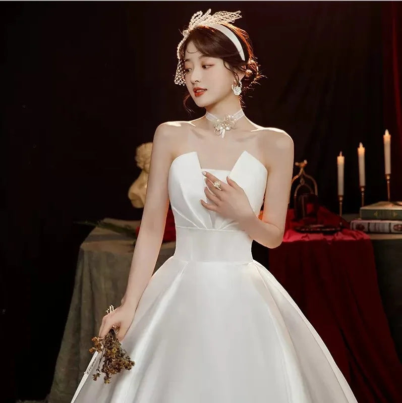 Temperament Strapless Wedding Dress Simple White Satin Bridal Wedding Dress Elegant Light Bridal Brigade Shot Wedding Dress