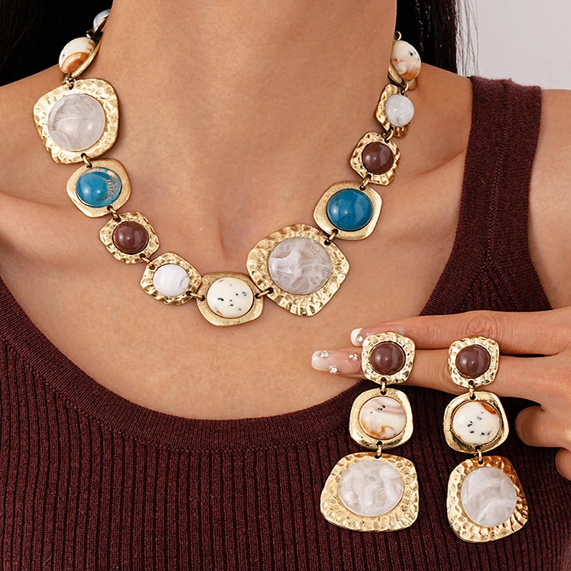 2025 New Arrival Fashion Jewelry Vintage Resin Irregular Geometric Circular square Collarbone Necklace Vintage Resin Necklaces
