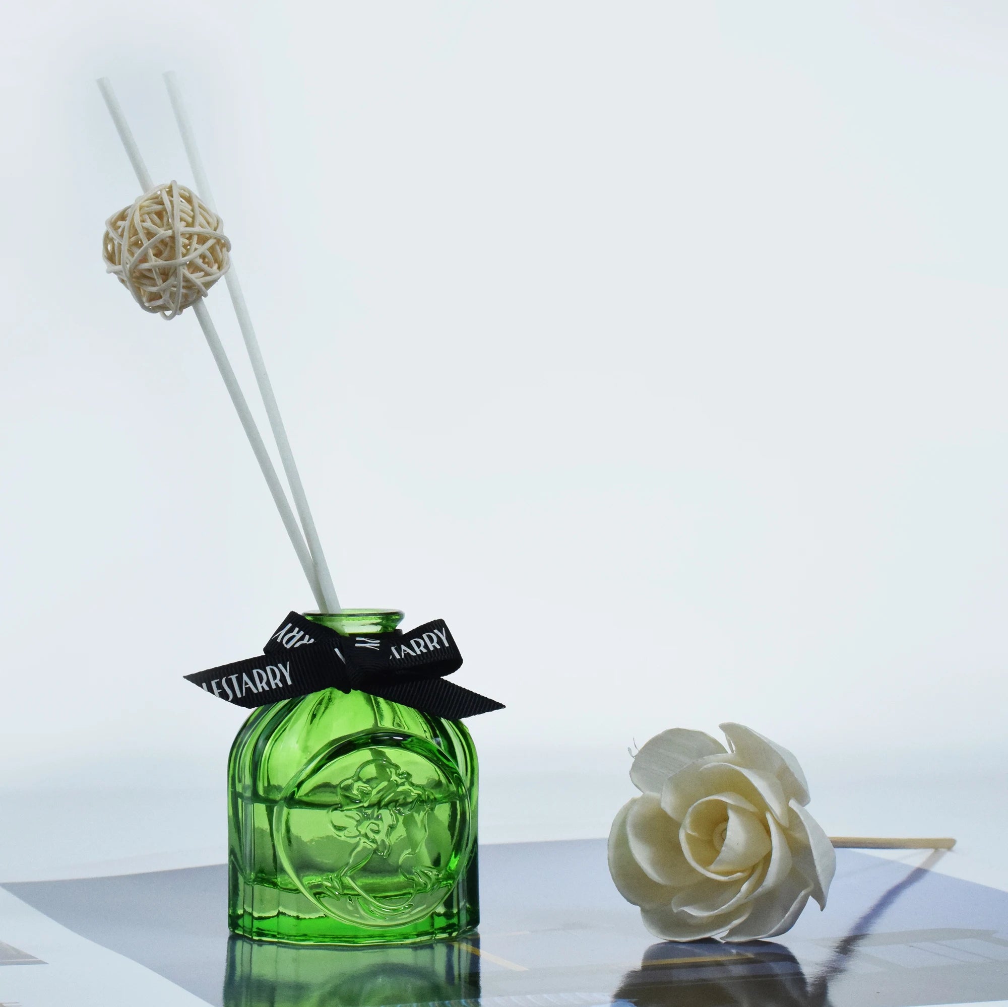 Wholesale  Refillable Empty  Colored  100ml Green Reed Aromatherapy Diffuser Bottle Perfume Bottles for Air Fresher