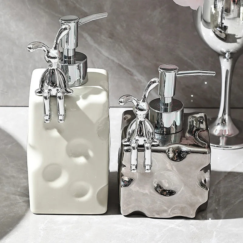 Luxury Ceramic Liquid Soap Dispensers Bottle Lovely Ceramic Animal Soap Dispenser for Kids Bathroom Sets