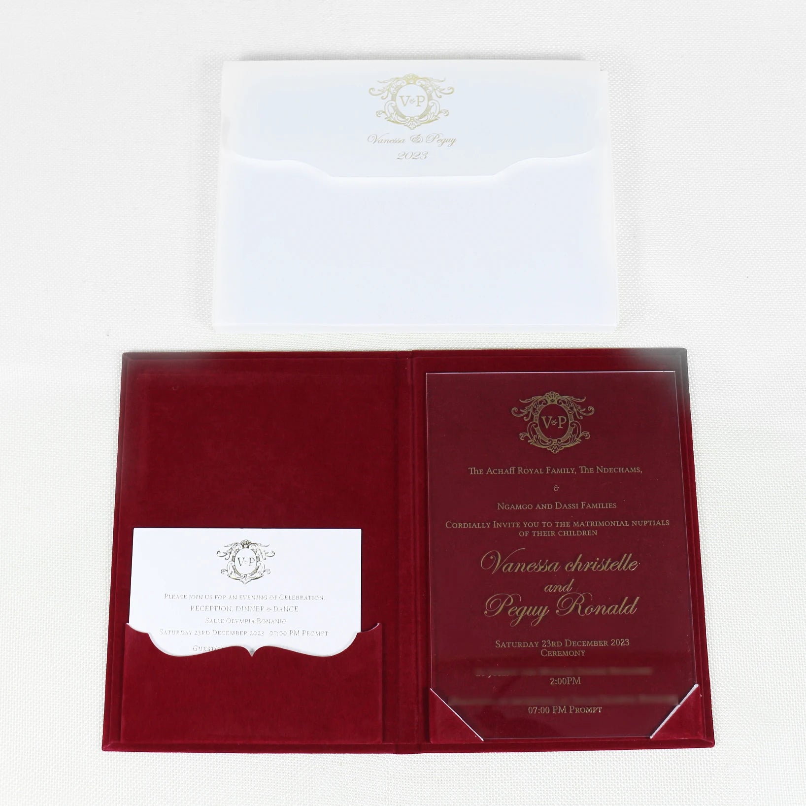 Burgundy Luxury Royal Style Clear Acrylic Handmade Customized Invitation Gold Foil RSVP Cards Folio Wedding Velvet Hardcover