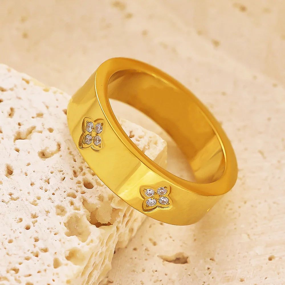 Stainless Steel Gold Plated Ring Fashion Jewelry Star studded Diamonds Titanium Steel Waterproof Ring