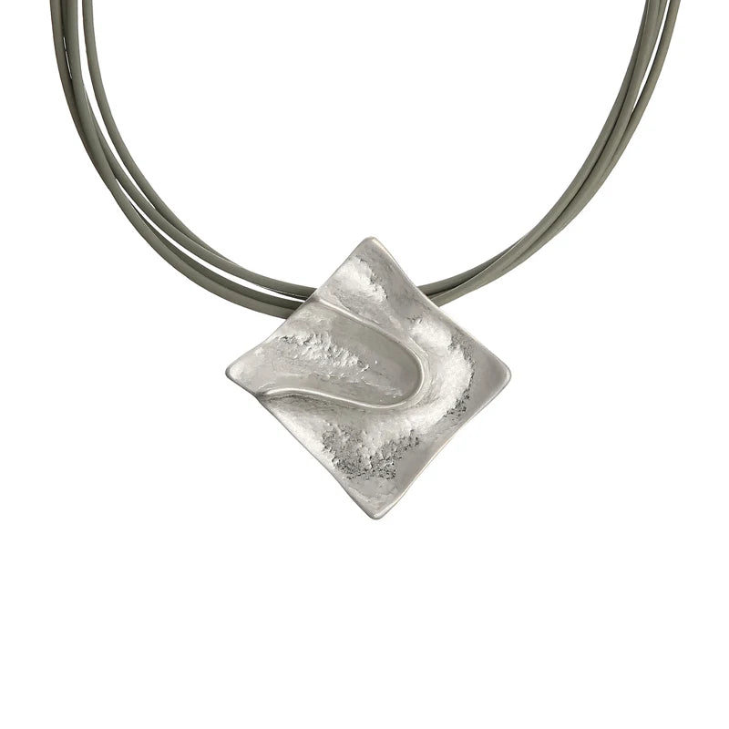 Fashionable Grey Leather Worn Silver Rectangle Alloy Pendant Collar Choker Women Jewelry