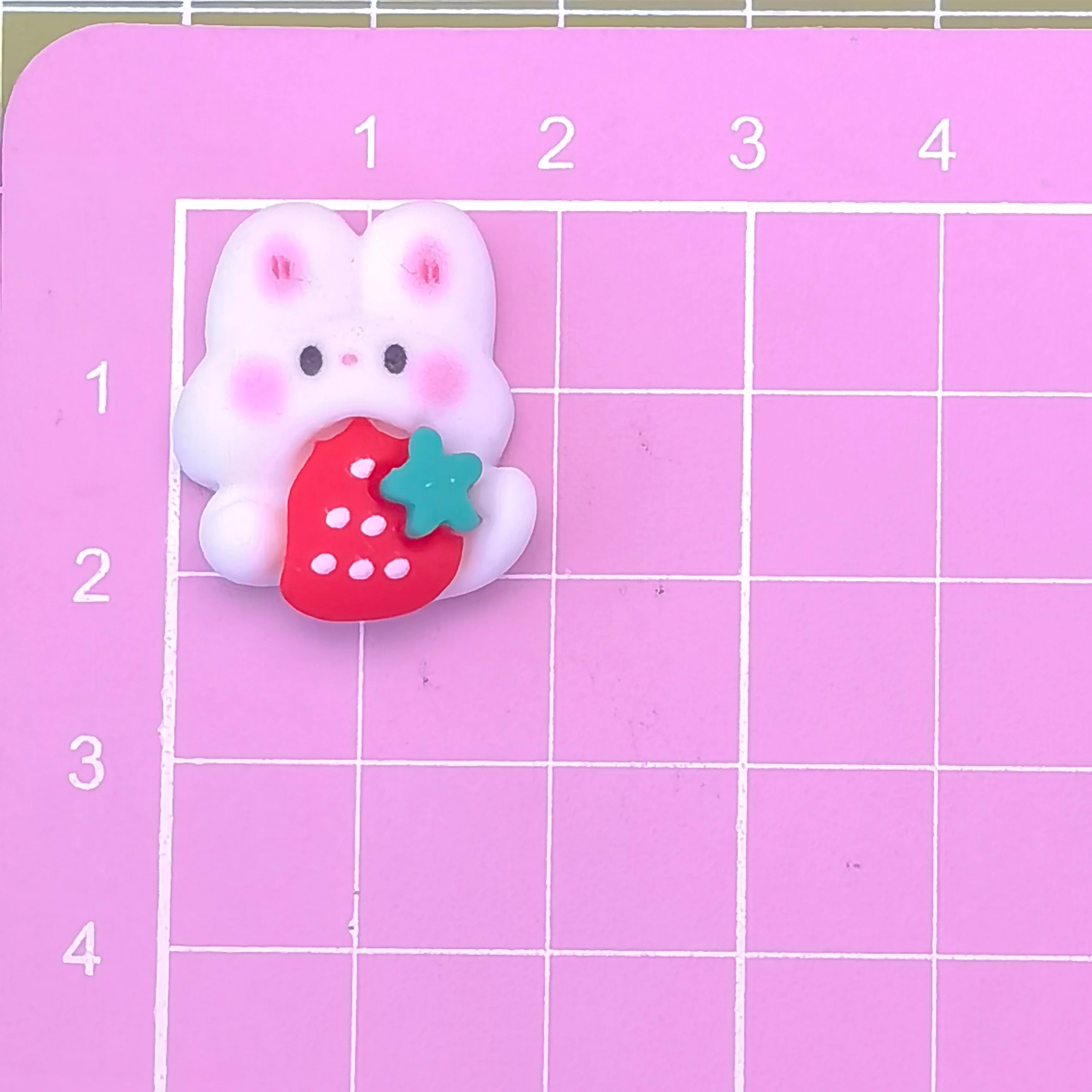 100pcs Resin Mini Cartoon Strawberry Rabbit Flat Back Cabochon Scrapbook Kawaii Slime Charms DIY Decorative Hairpin Accessories