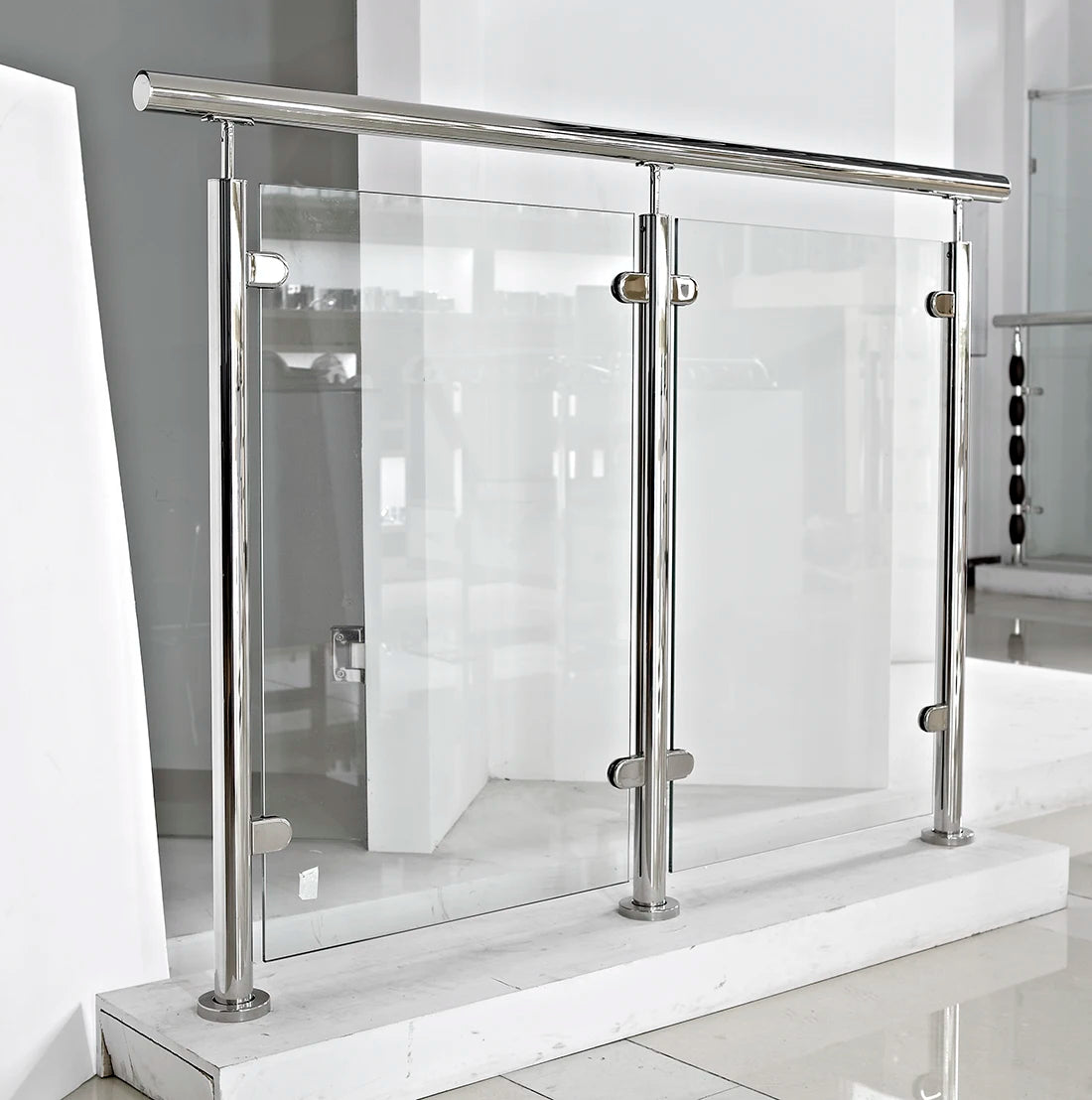 Stainless Steel 304 Balcony Glass Stanchion Factory Outlet Balustrade Stair Handrail Glass Post Railing System for Outdoor