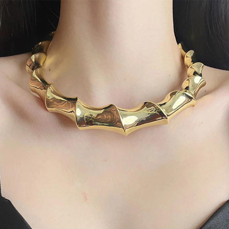 2025 New Arrival Fashion Jewelry Irregular Metal Wave Open Collar Necklace for Women Minimalist Metal Twisted Collar Necklace