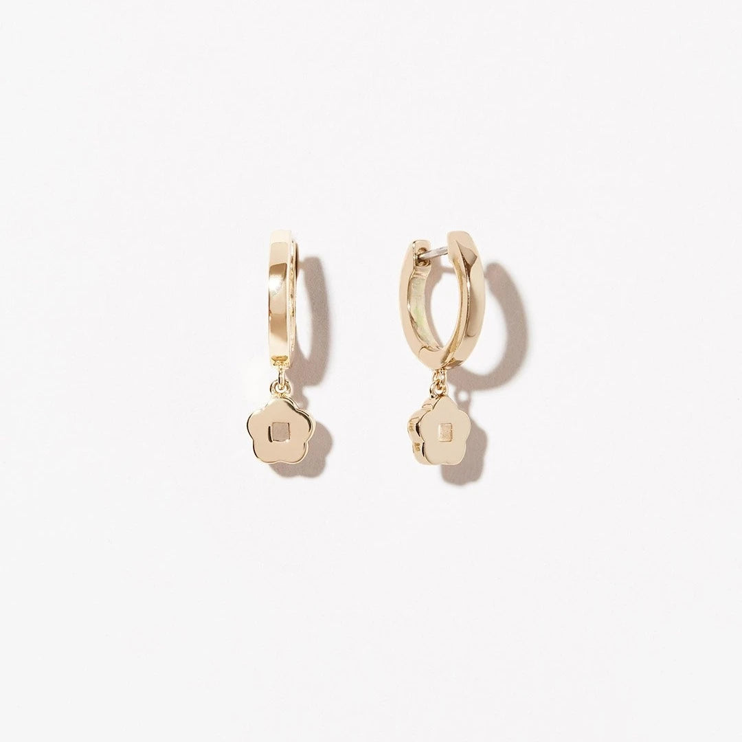 New Style Minimalist Delicate Dainty 14K Gold Stainless Steel Flower Huggie Hoops Earrings for Women