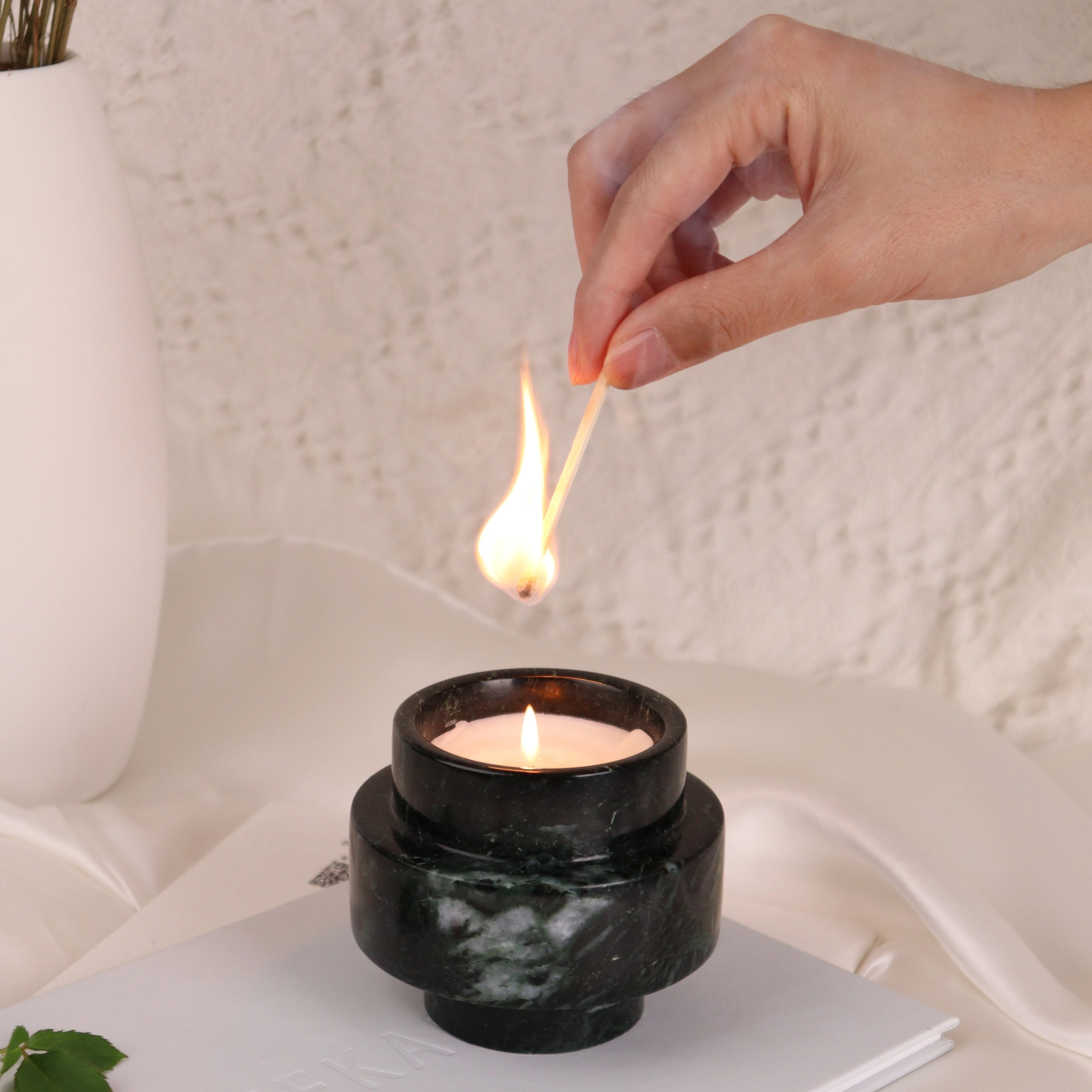 YUSHI Customizable Elegant Stone Candle Holders Black Marble Aromatherapy Candle Cup for Home Decoration