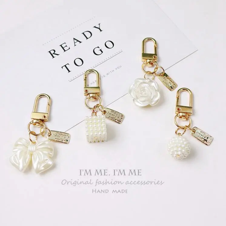 Wholesale Vintage Pearl Keychains Elegant Roses Bow Pearl Keyring for Women Girls Handbag Headphone Case Accessories