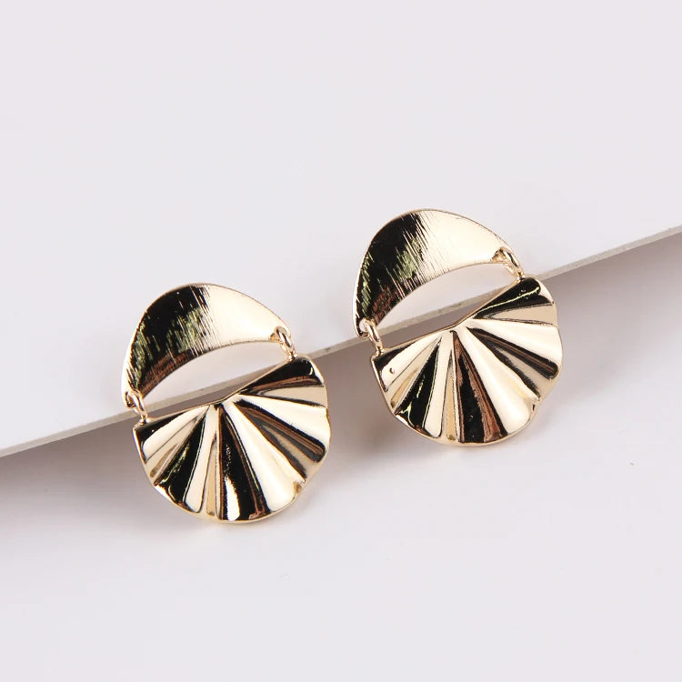 Unique Vintage Design Charms Wrinkle Brass Gold or Rhodium Plating Irregular Scalloped Clam Stud Earrings