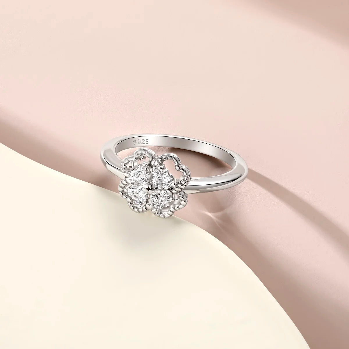New Trendy Fine 925 Sterling Silver Heart Cut Zircon Women' s Four Leaf Clover Shaped Ring for Weeding Engagement Party Gift