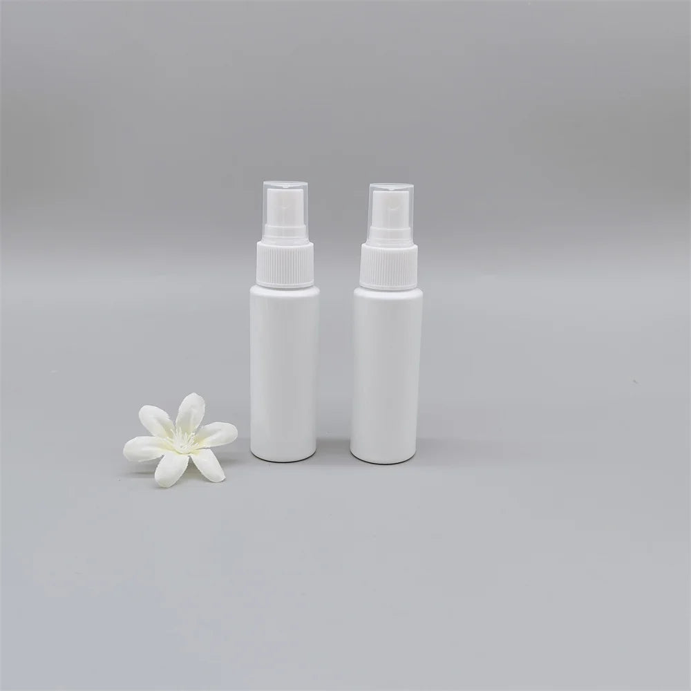 Wholesale White 25ml Flat Shoulder Cosmetic Plastic Mist Spray Bottle Personal Care Packaging