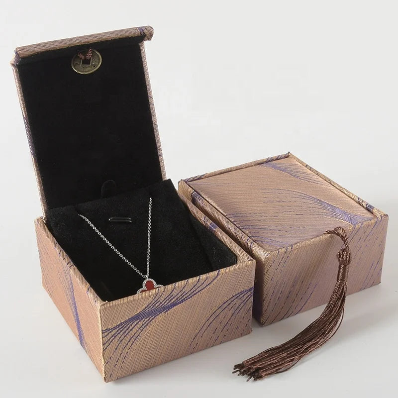 Factory in Stock Classic Paper Jewelry Boxes Pendant Bracelet Ring Jewelry Box Packing