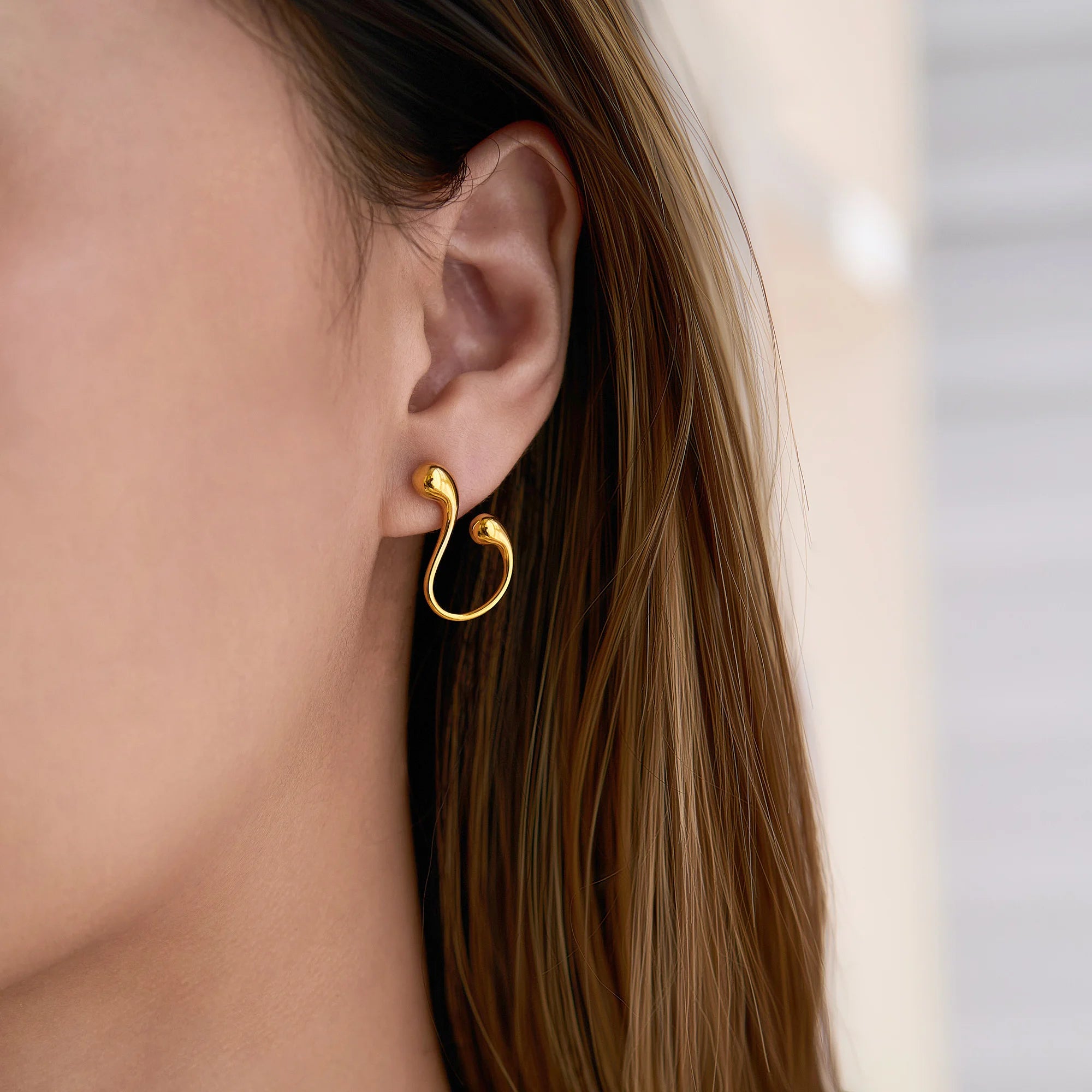 Dazan New Winter HOT 18k Gold Plated Hypoallergenic Stainless Steel Neo Gothic Super Shine Swan Silme Dancer Earrings for Party