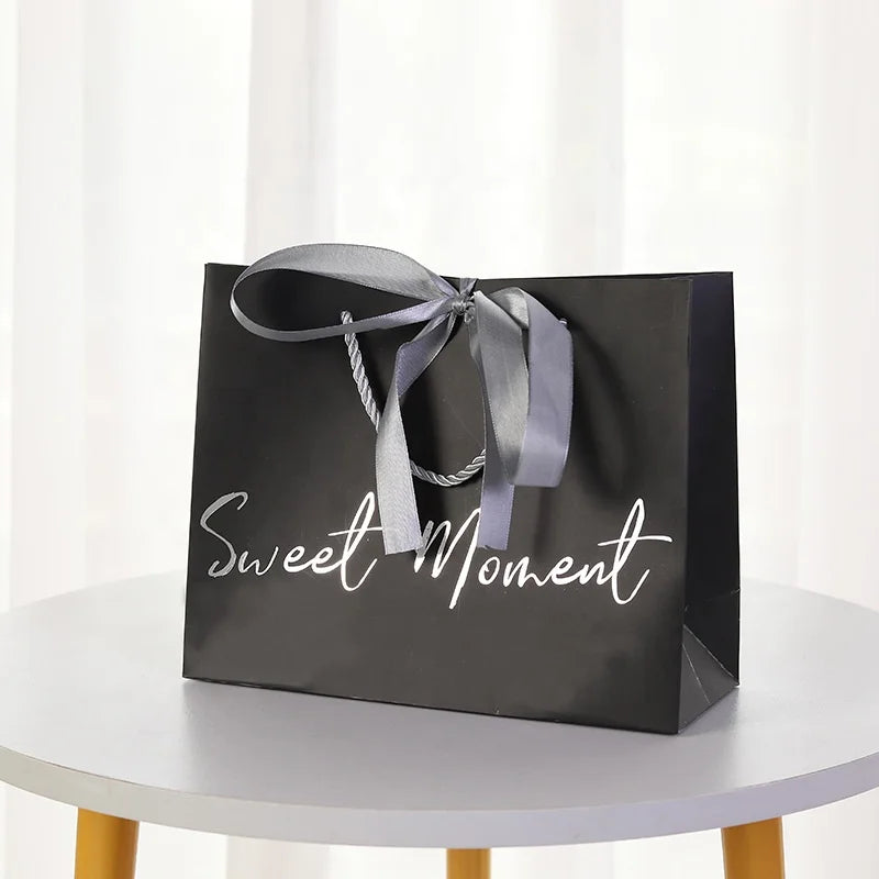Custom Printed Logo Biodegradable Recyclable Coated Paper Gift Bags with Patch Handle Embossed Surface for Promotion Shopping