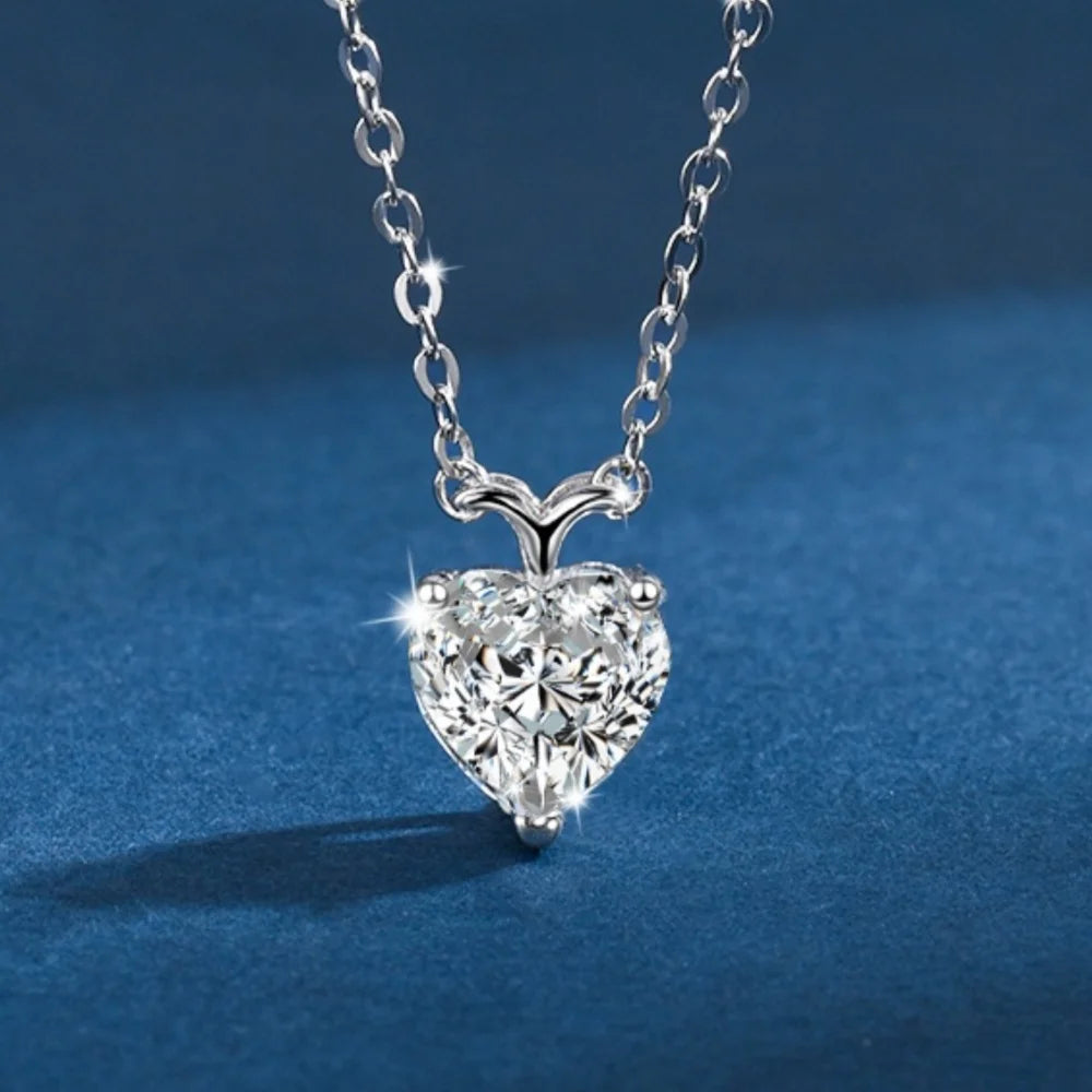 Factory Wholesale S925 Sterling Silver Necklace Love Heart Pendant Ladies Moissanite Heart Necklace