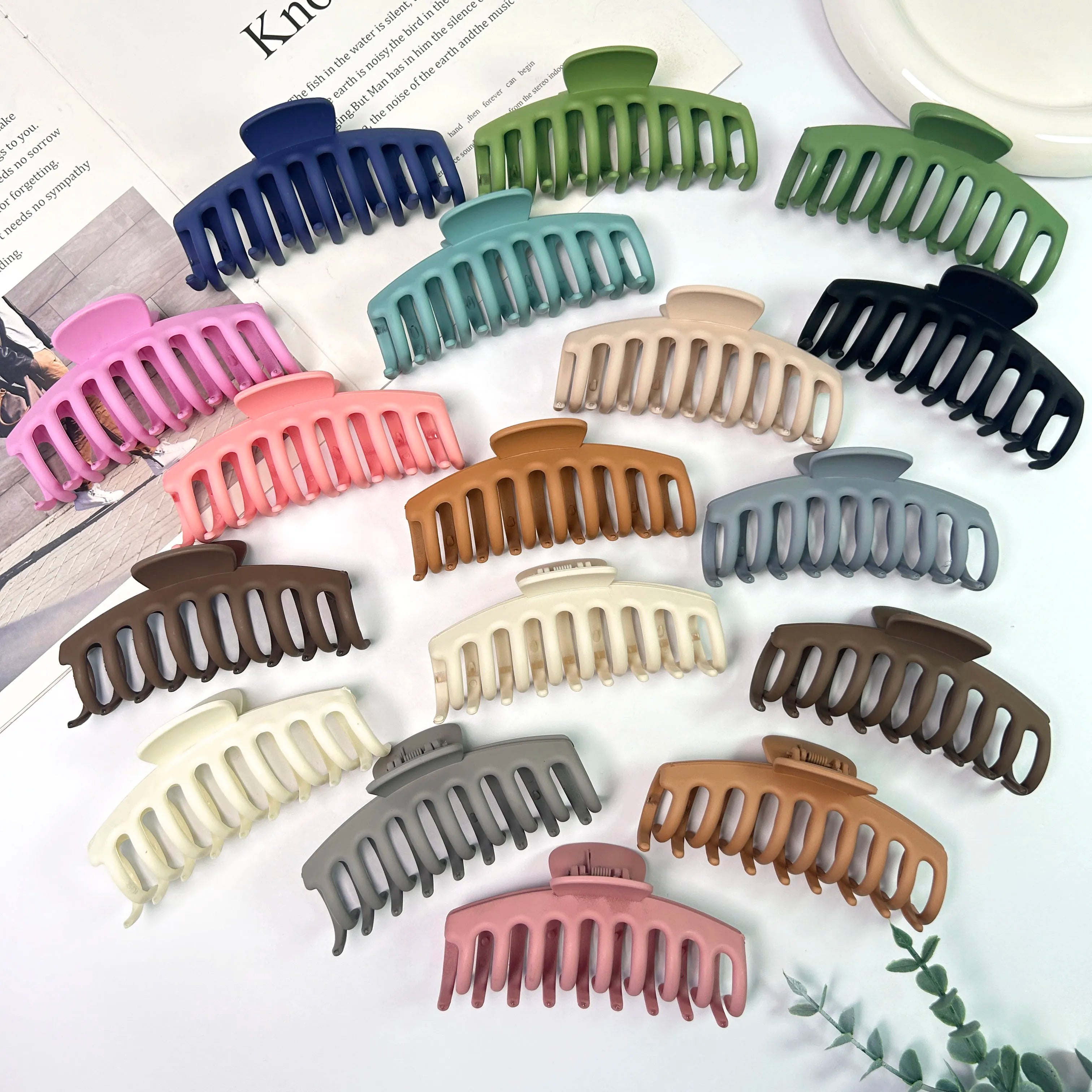 High Quality Large 11cm Plastic Hair Claw Non Slip Candy Color Women's Matte Claw Clip