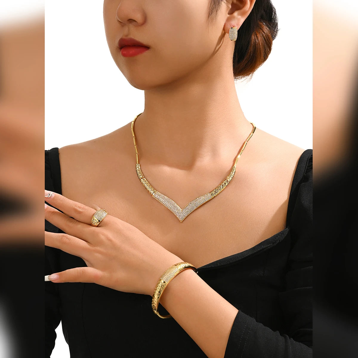 MEIZI Wholesale 18K Gold-Plated V-Shaped Jewelry Set Elegant Women's Daily Wear for Wedding Party Gifts-Copper Main Material