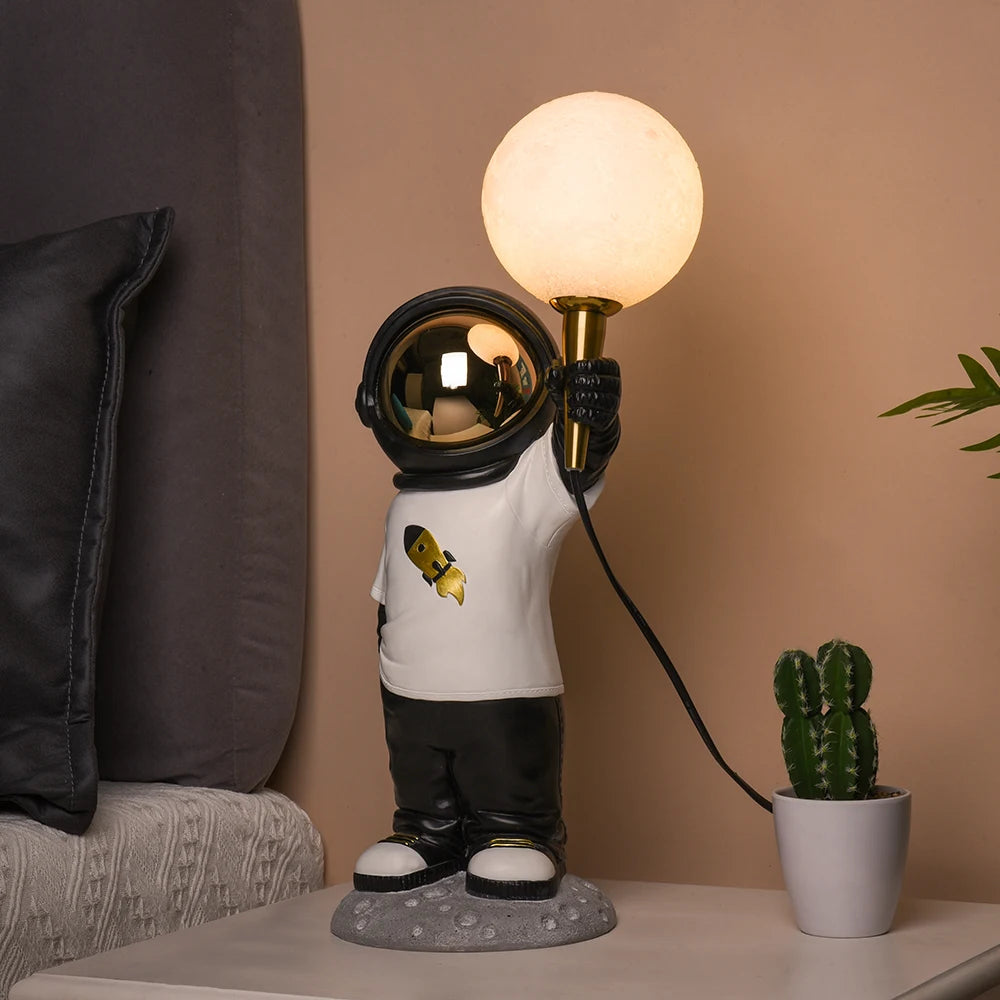Resin Modern Table Lamp Art Decor Hip Hop Astronaut Living Room Big Cabinet Decor Astronaut Statue for Kis
