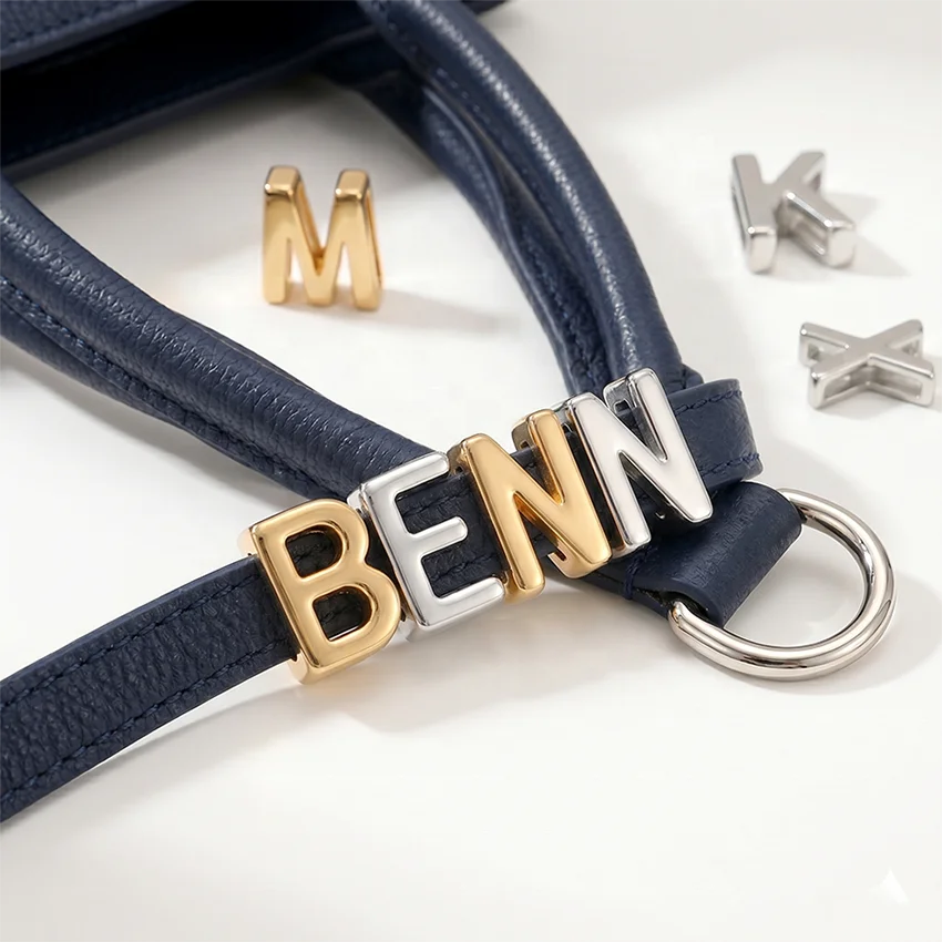 Wholesale Gold Silver Fasion Pendants Metal / Silicone Bag Portable Chain Charm Letters for Mens Leather Craft Keys Organizer