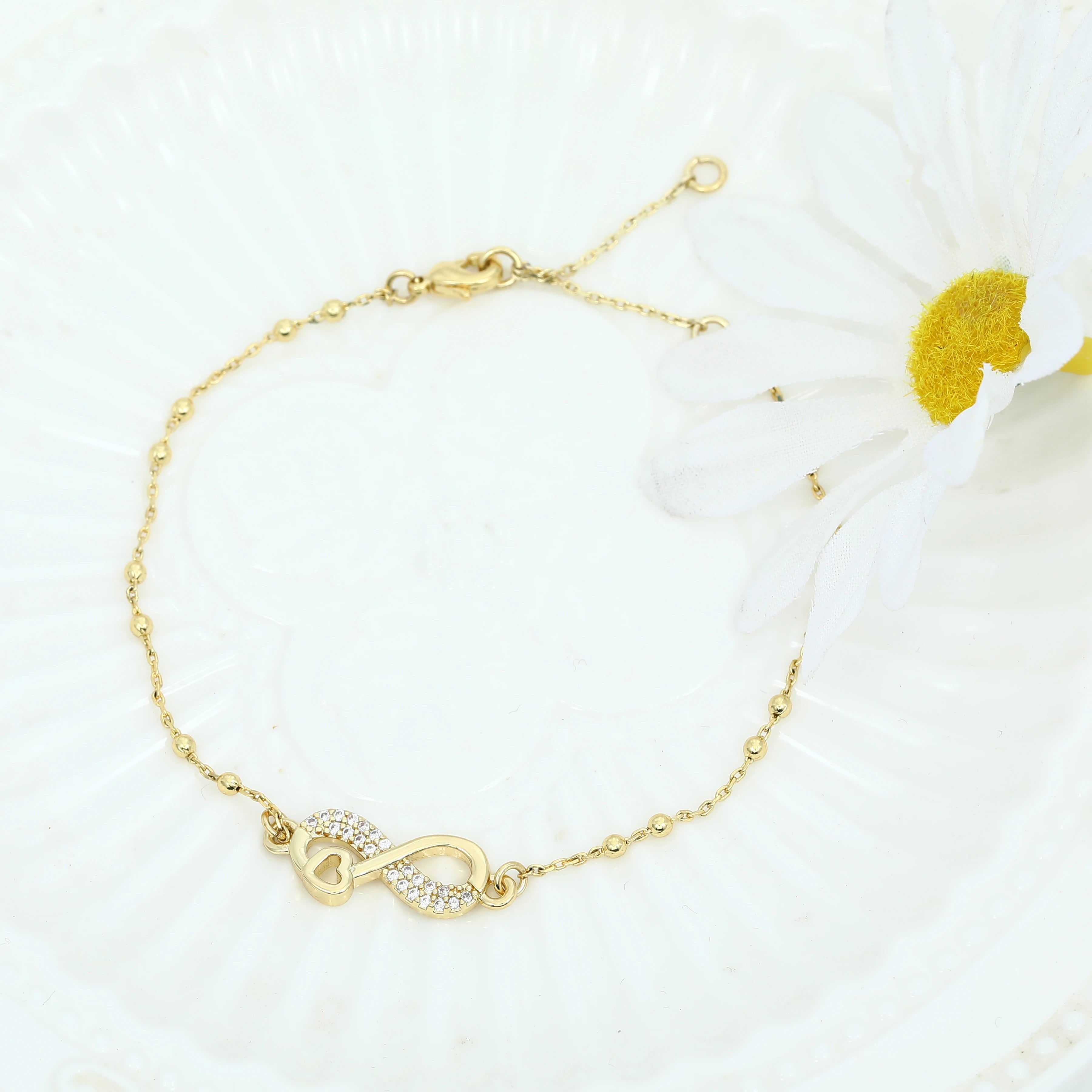 2021 Custom Necklace Earrings Bracelet Set with 8-Shape Heart Zircon 18k Gold Plating Fashionable Jewelry for Wedding