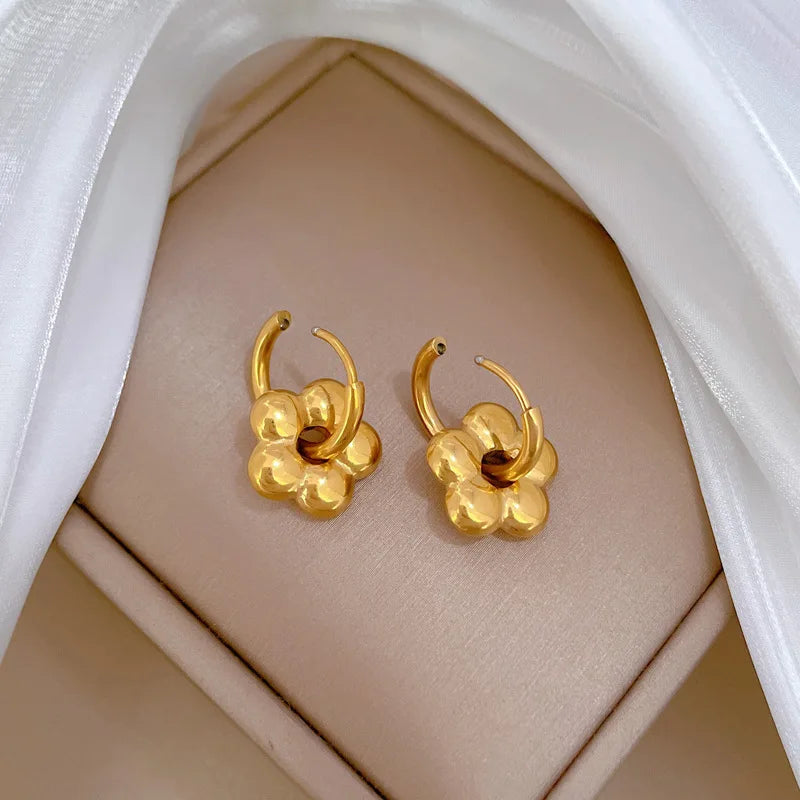 Fashion 18K Gold Plated Floral Huggie Earrings Stainless Steel Flower Hoop Earrings Women Jewelry for Gift
