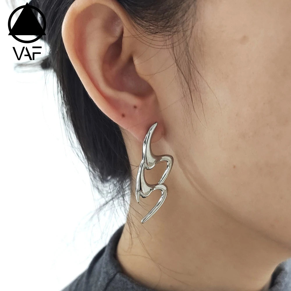 VAF New Design Stainless Steel Piercing Double Scimitar Crescent Hollow Earrings Double Curved Moon Do Not Fade Earrings