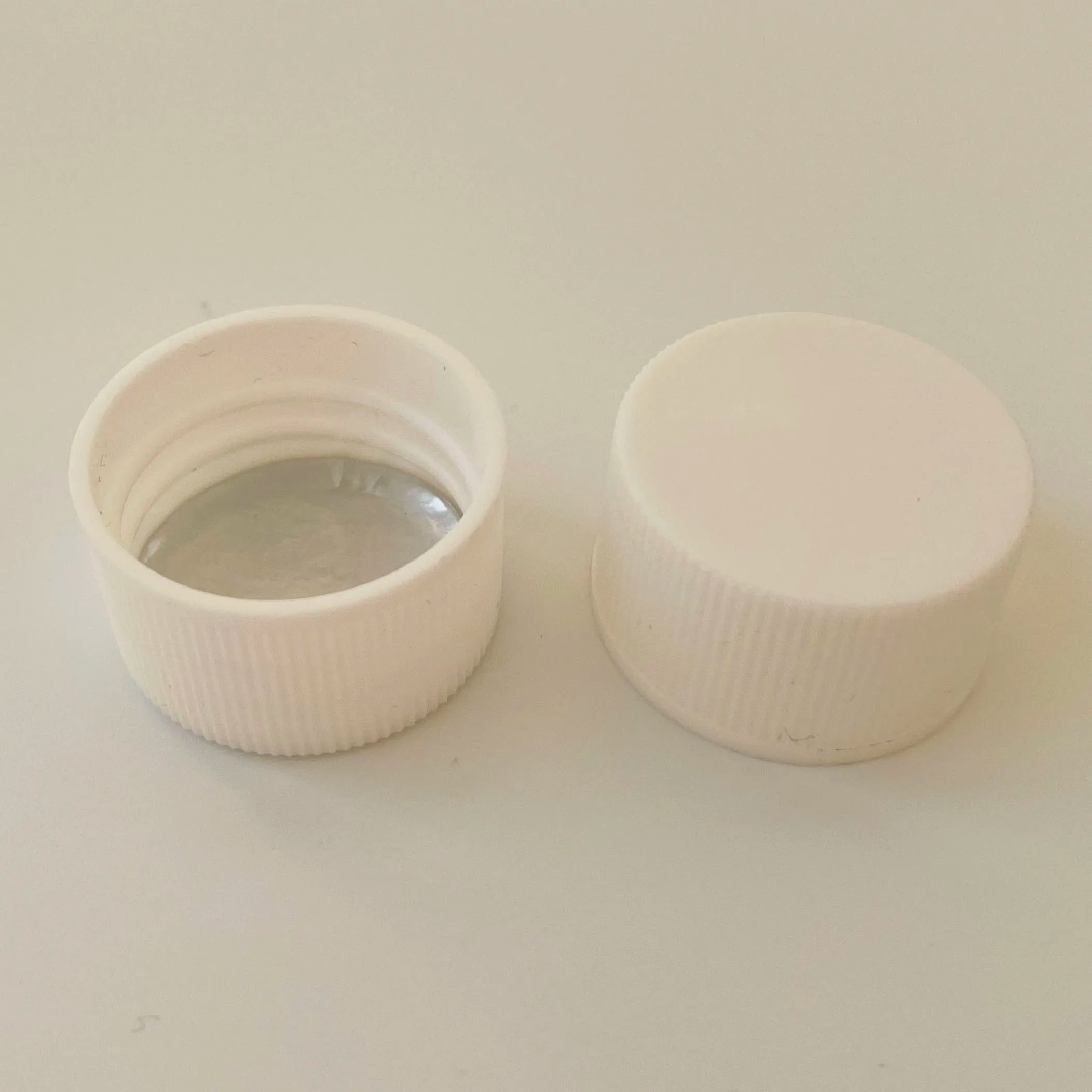24/410 Screw Cap White Plastic 28mm Screw Top Cap Bottle Screw on / off Closure with Small Ribbed Sides and Flat Smooth Top