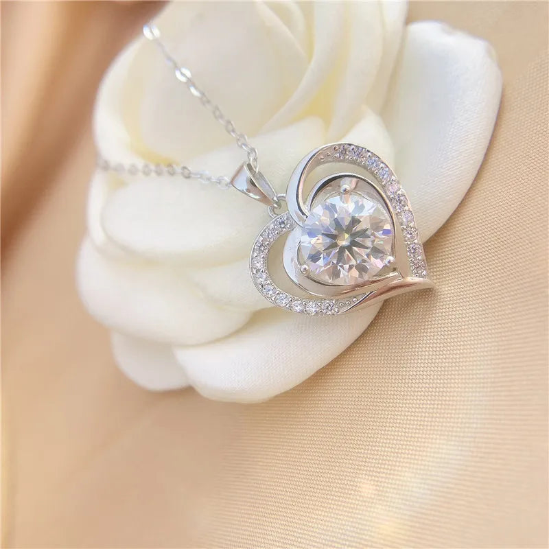 Trendy Moissanite Necklace 925 Sterling Silver Fashion Custom Jewelry Heart 3CT Moissanite Pendant Wedding Engagement Charms
