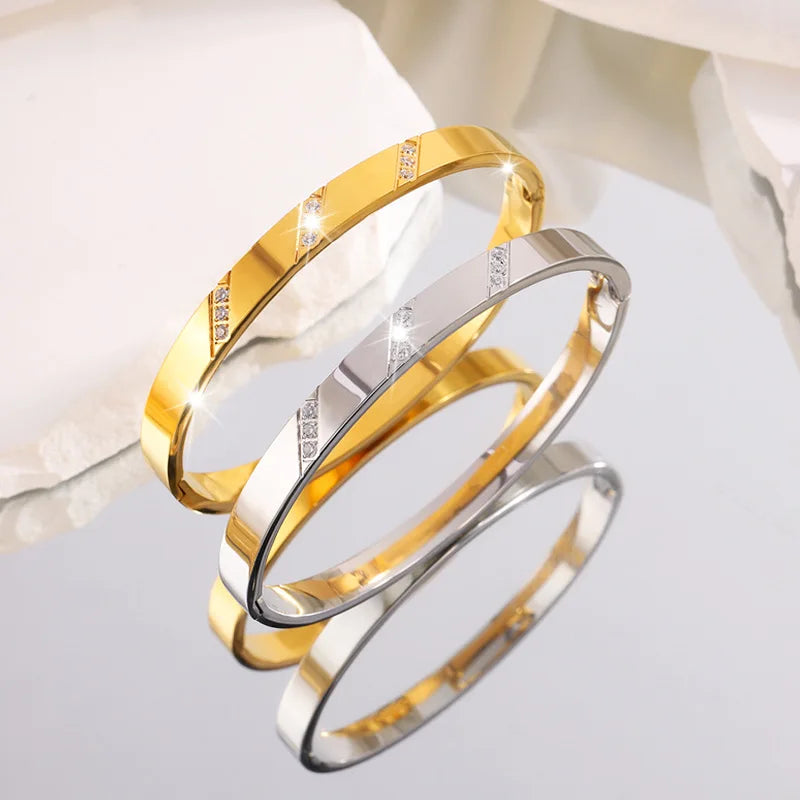 Customized Classical Fashion 18K Gold Plated Stainless Steel Finely Polished Diagonal Zircon Nice Bangle Bracelet