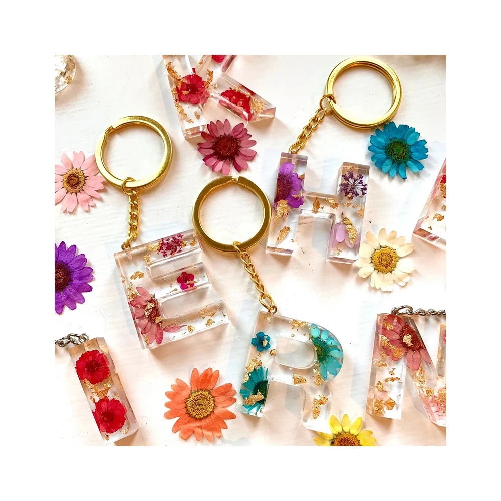Fashionable Real Flower Keychain Handmade Resin 26 Letters Pendant Keychains Gift for Friends