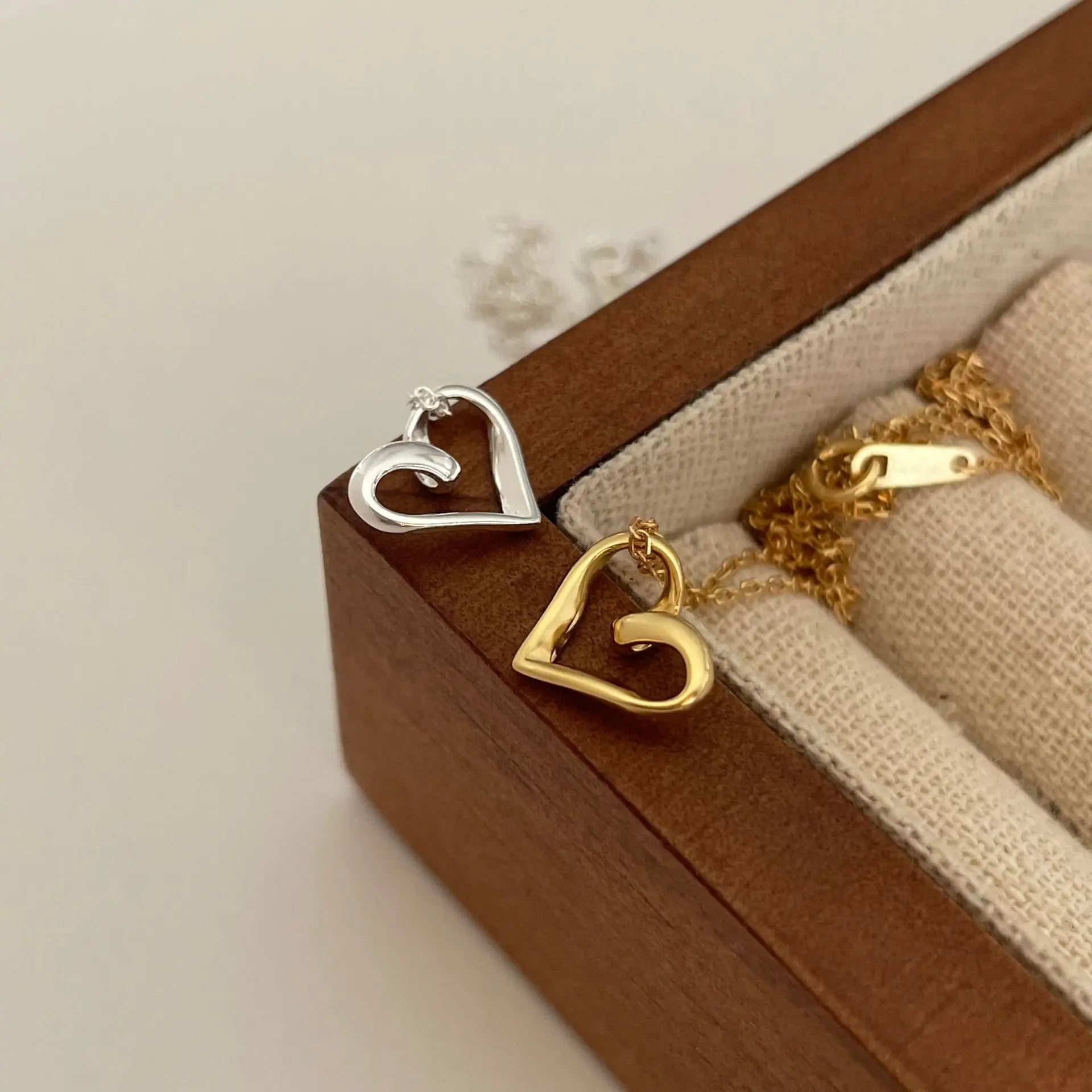 VIANRLA 925 Sterling Silver Hot Selling Necklace Delicate Heart Necklace 925