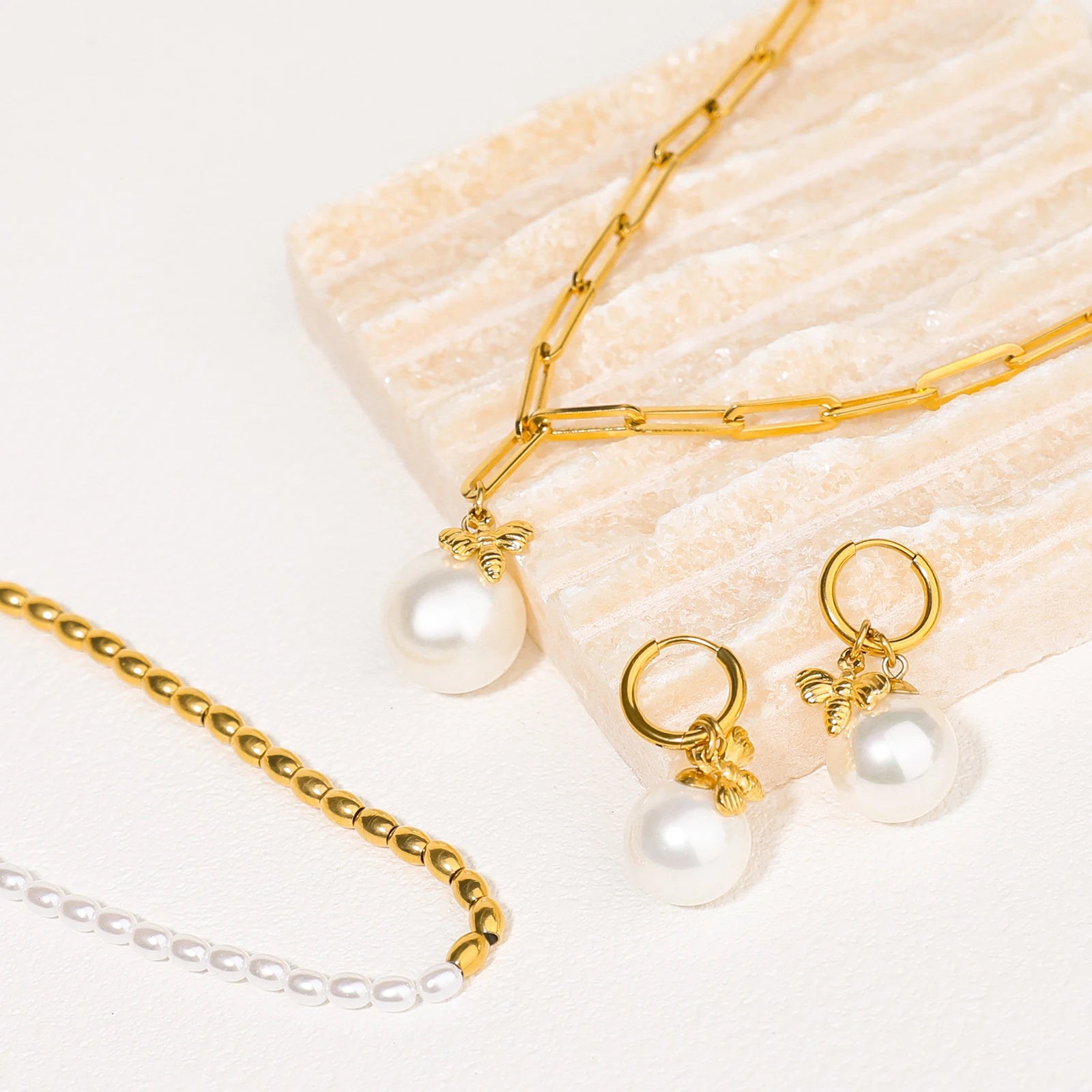 Customized 18K Gold Plated Necklace and Pearl Earrings Jewelry Set New Fashionable Trendy Style for Parties Weddings and Gifts
