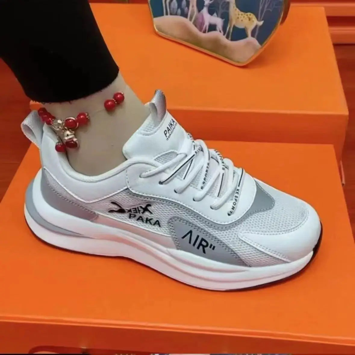 Women's White Shoes Handsome Girl Easy to Wear Luminous Breathable Mesh Shoes