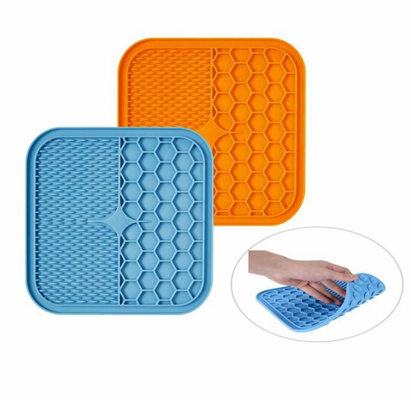 Top Sell Pet Lick Suction Pad Silicone Treat Indestructible Cat and Dogs Slow Lick Feeding Mat Dispenser