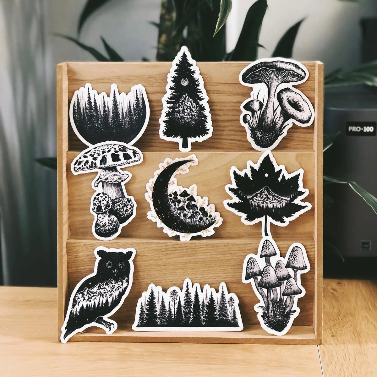 Custom Anime Logo Die Cut Vinyl Sticker Suitable for Packaging Crafts and Gift Customization Waterproof