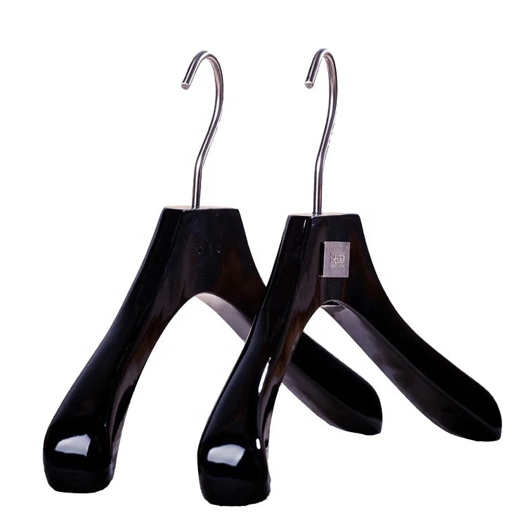 Winwin Factory Premium Custom Brand Logo Heavy Duty Wooden Hangers for Men's Coat Jackets Luxury Hotel & Clothing Store Use