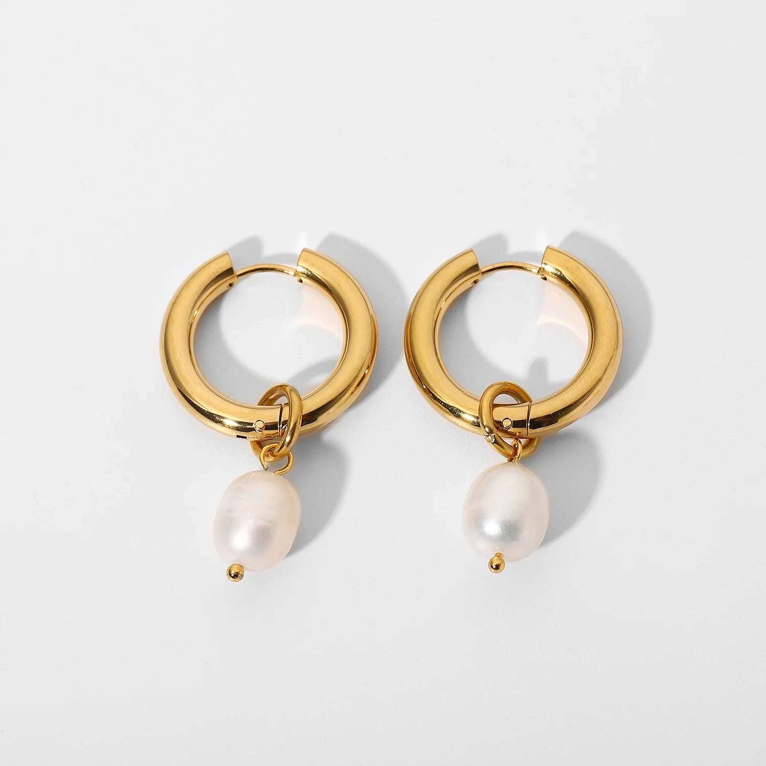New Arrival Simple Fashion 18K Gold Plated Titanium Stainless Steel Freshwater Pearl Hoop Earrings for Women Girls