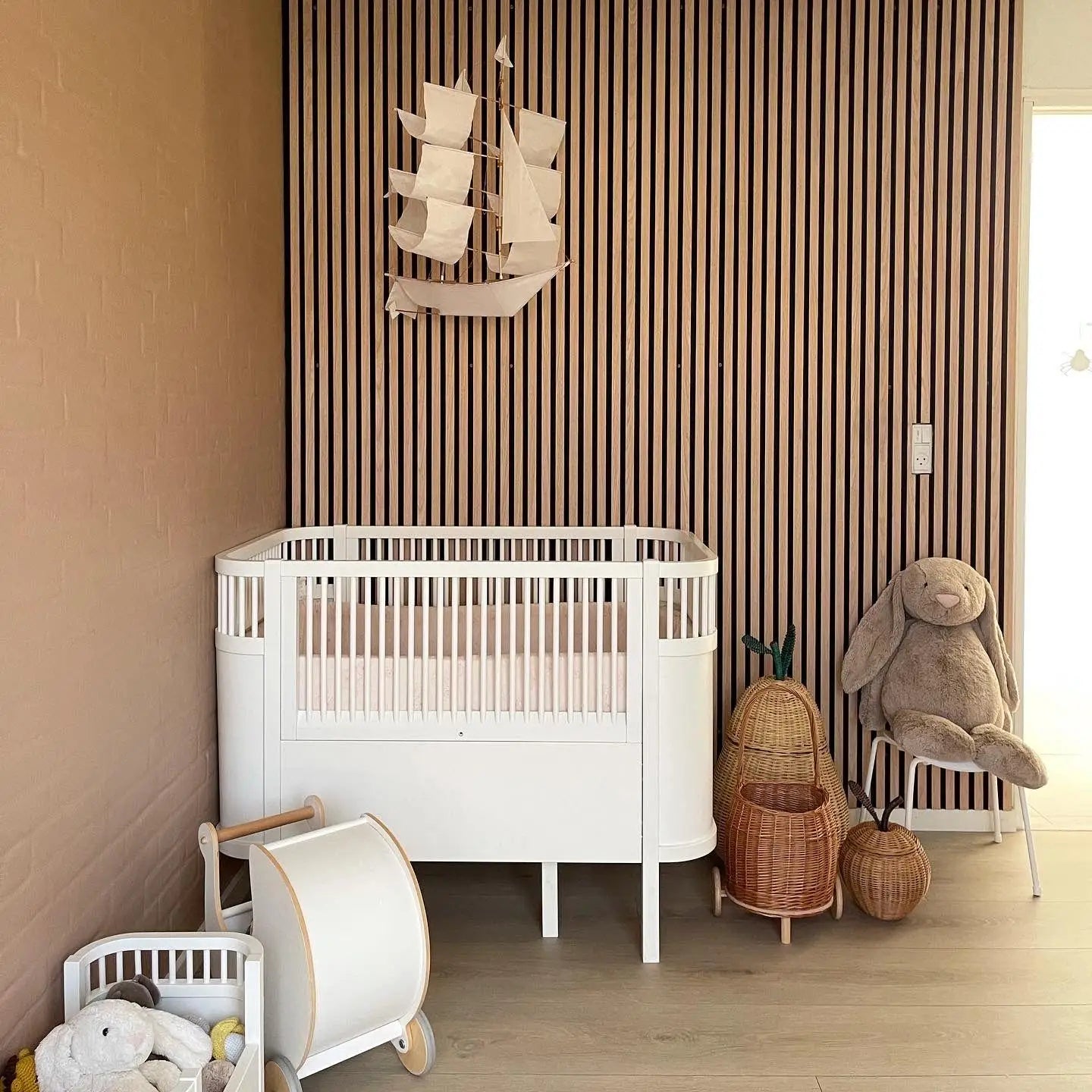 Sound Absorption Walnut and Oak Wood Slat Wall Acoustic Panel for Hotel