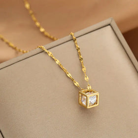 Fashion Gold Stainless Steel Hollow Crown Cube Pendant Necklace Creative Beating Heart Movable Clear Crystal Diamond Necklace