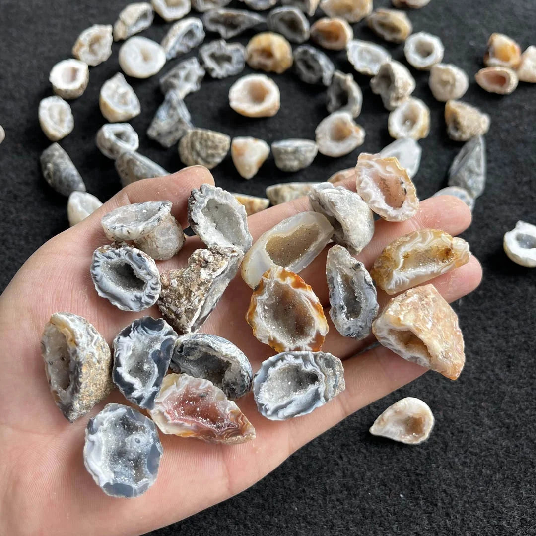 Hot Sell Mini Natural Agate Crystal Cluster Geode for Meditation Home Decoration