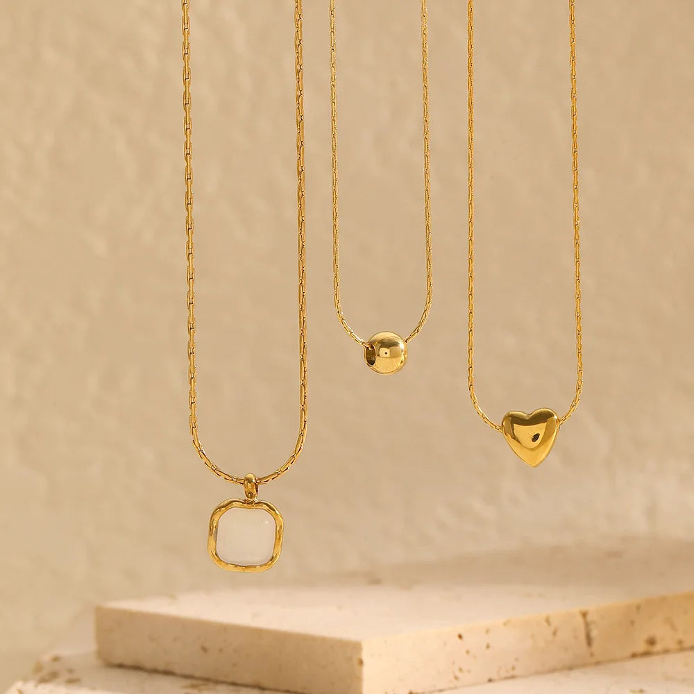 High End 18K Gold Plated Round Bead Pendant Necklace INS Style Stainless Steel Love Heart-shaped Choker Necklace for Women