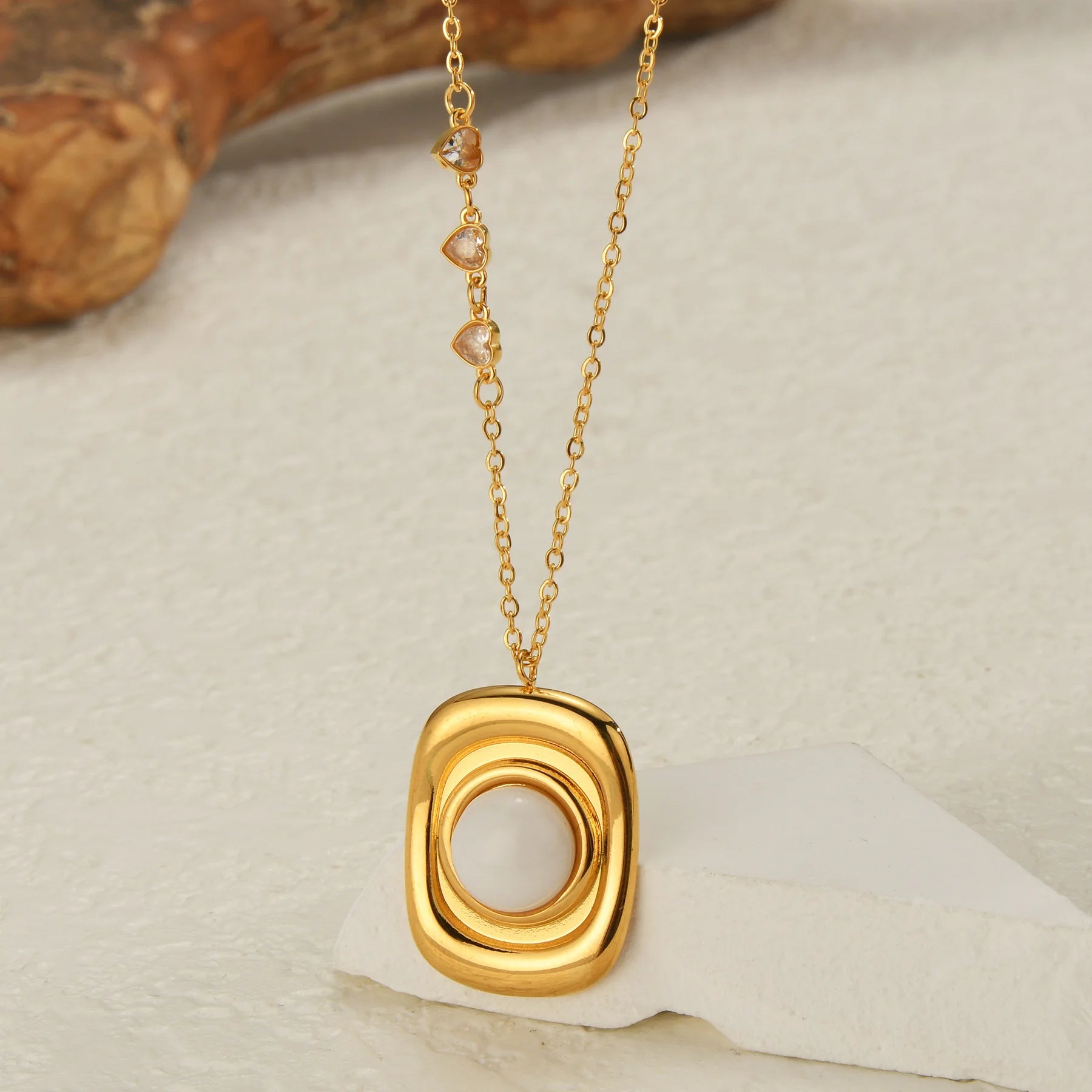 Wholesale 18K Gold Plated Natural White Stone Heart Zircon Elegant Stainless Steel Pendant Necklace