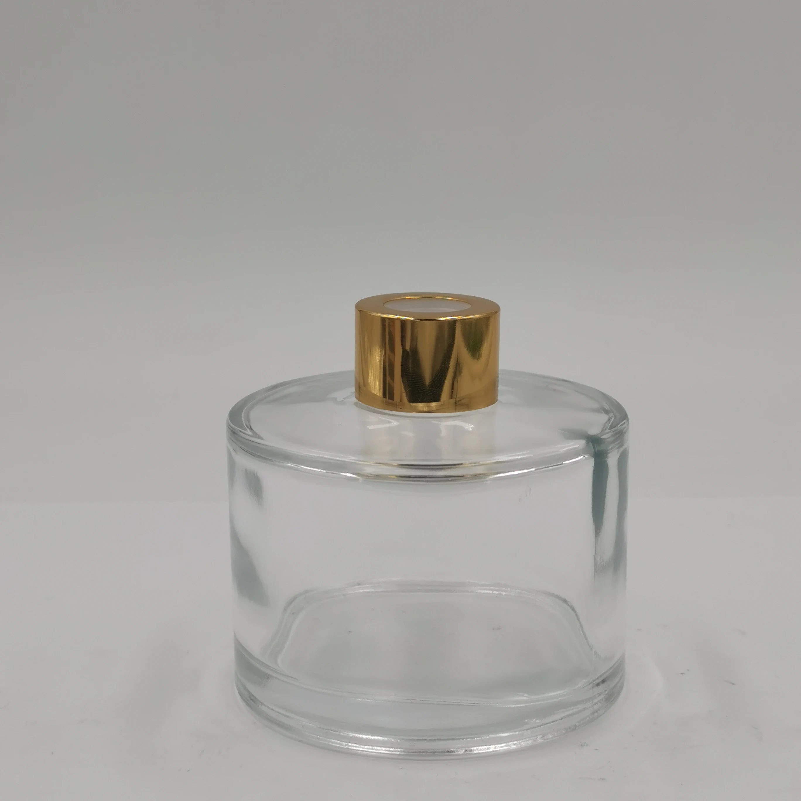 Factory in Stock 200ml White Cylinder Glass Diffuser Bottle with Screw Cap Screen Printed Carton Packed for Perfume Oil