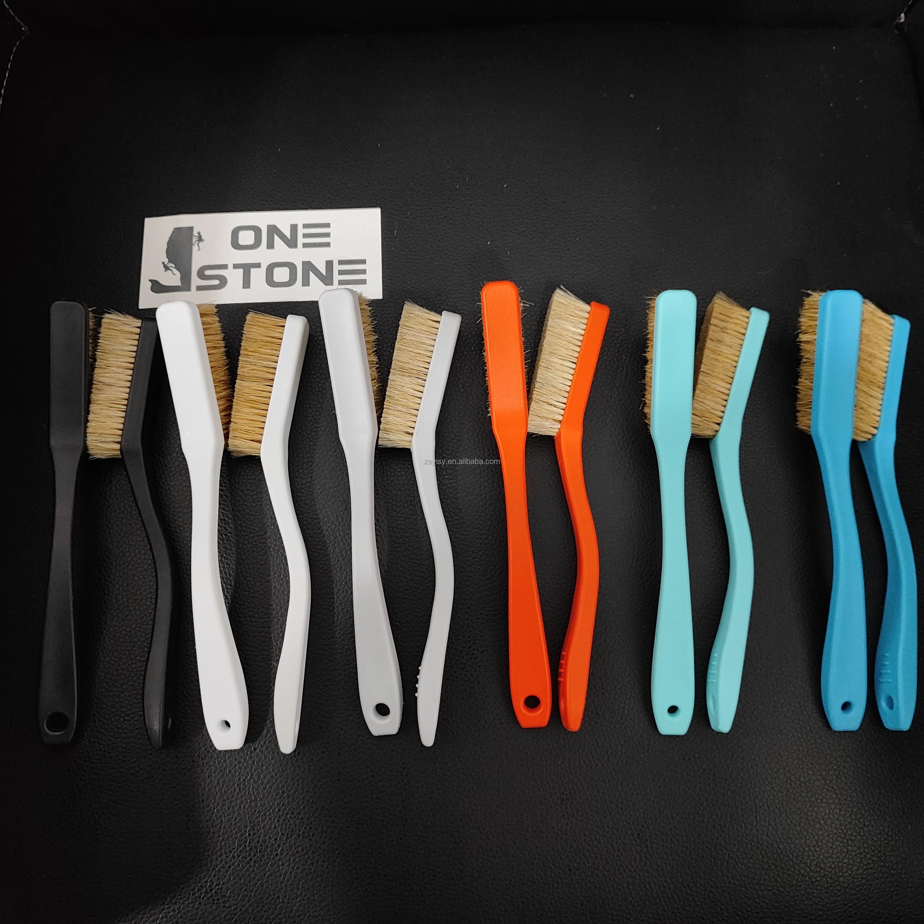 ONE STONE Rock Climbing Boar Hair Brush Ergonomic Handle Boulder Brush Durable Cleaning Tool for Rock Climbing Shoes