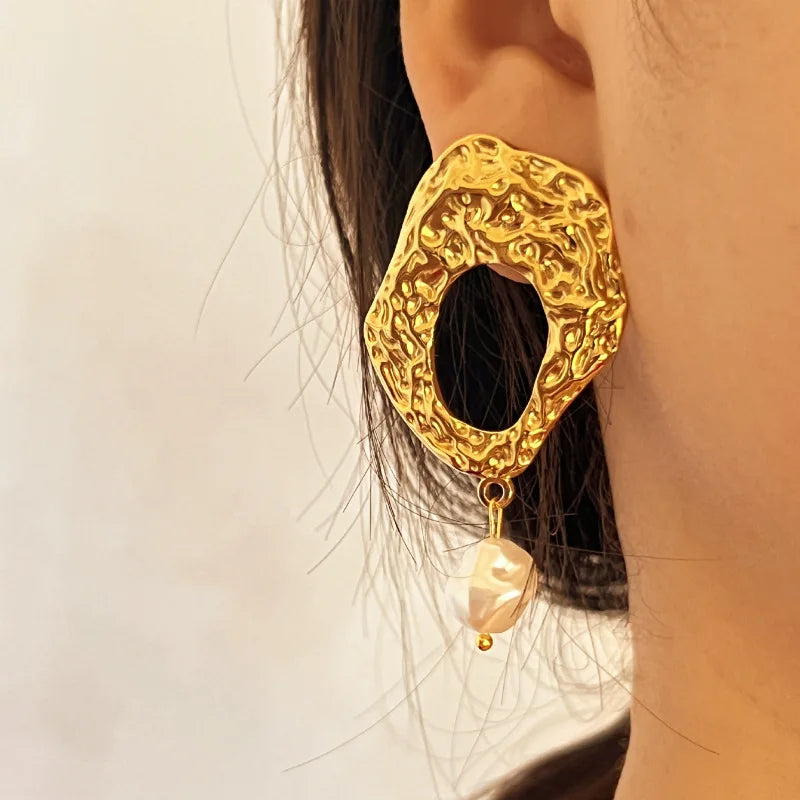 Vintage Baroque Shaped Freshwater Pearl Earrings Stainless Steel Fashion Exaggerated Foreign Trade Pop Earrings Original Design