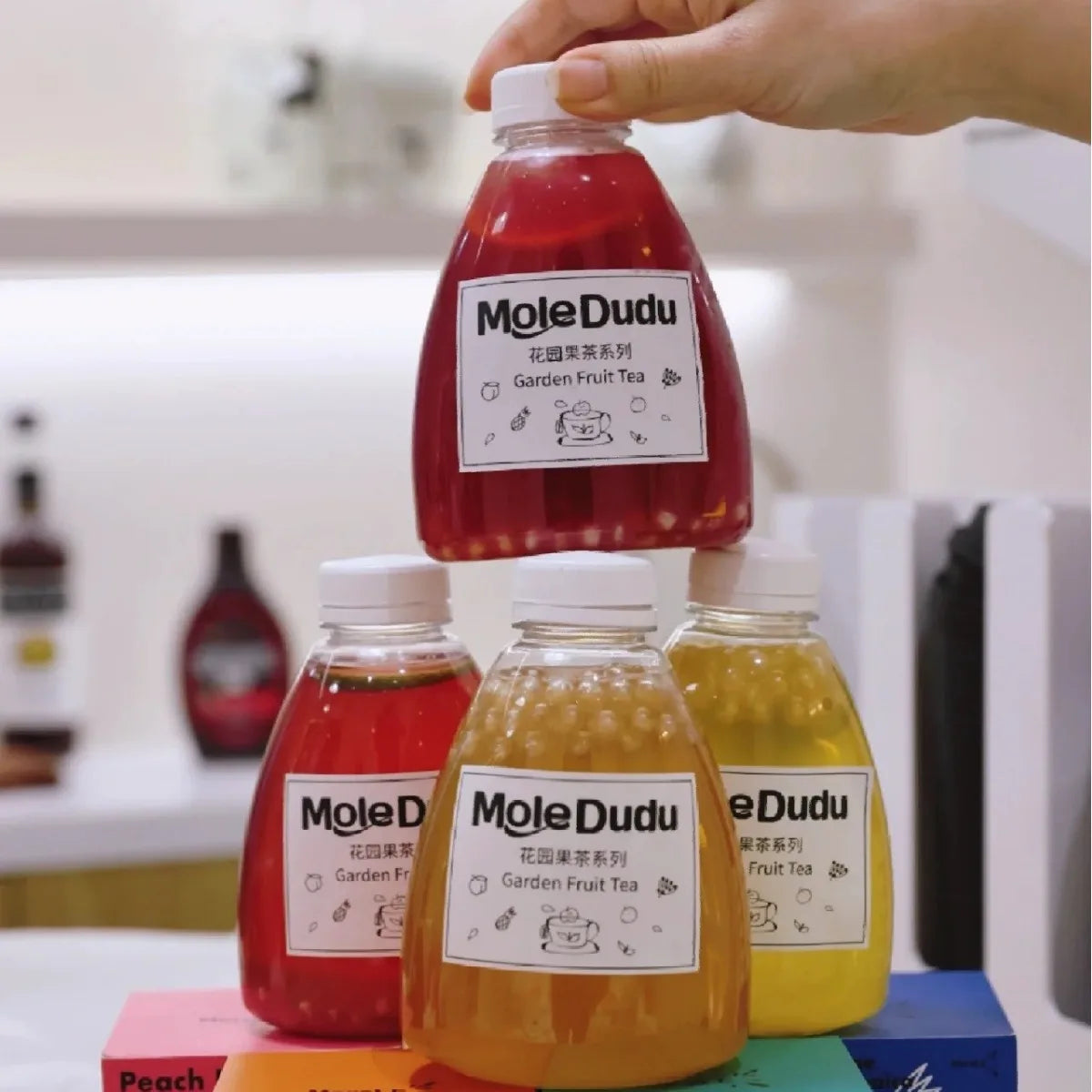 Wholesale Creative Design Triangle Plastic Bottle Disposable Milk Tea Juice Drink Takeaway Bottle