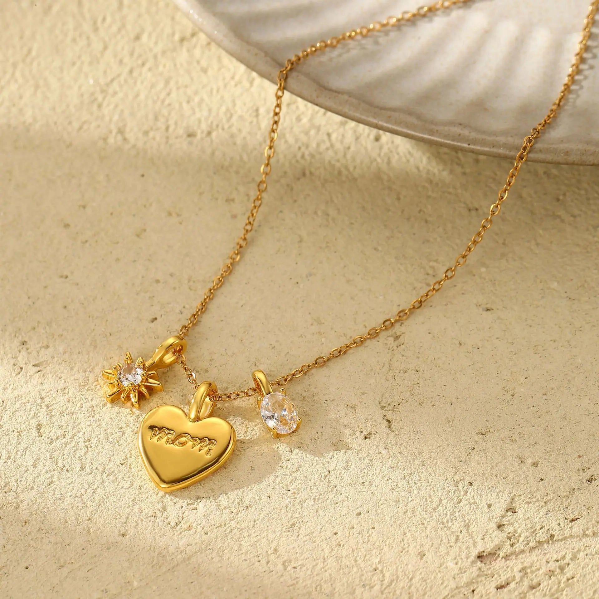 Fashion New Style Custom 18K Pvd Plated Mother's Day Mom Sublimation Necklace Heart MOM for Women Female
