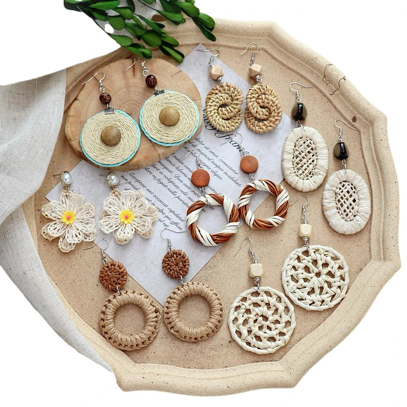 Wholesale Bohemian Summer Beach Jewelry Handwoven Straw Rattan Geometric Flower Dangle Earrings for Women Vacation Accessory